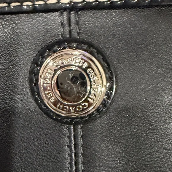 Coach Glossy Black Leather Shoulder Bag - Picture 5 of 7